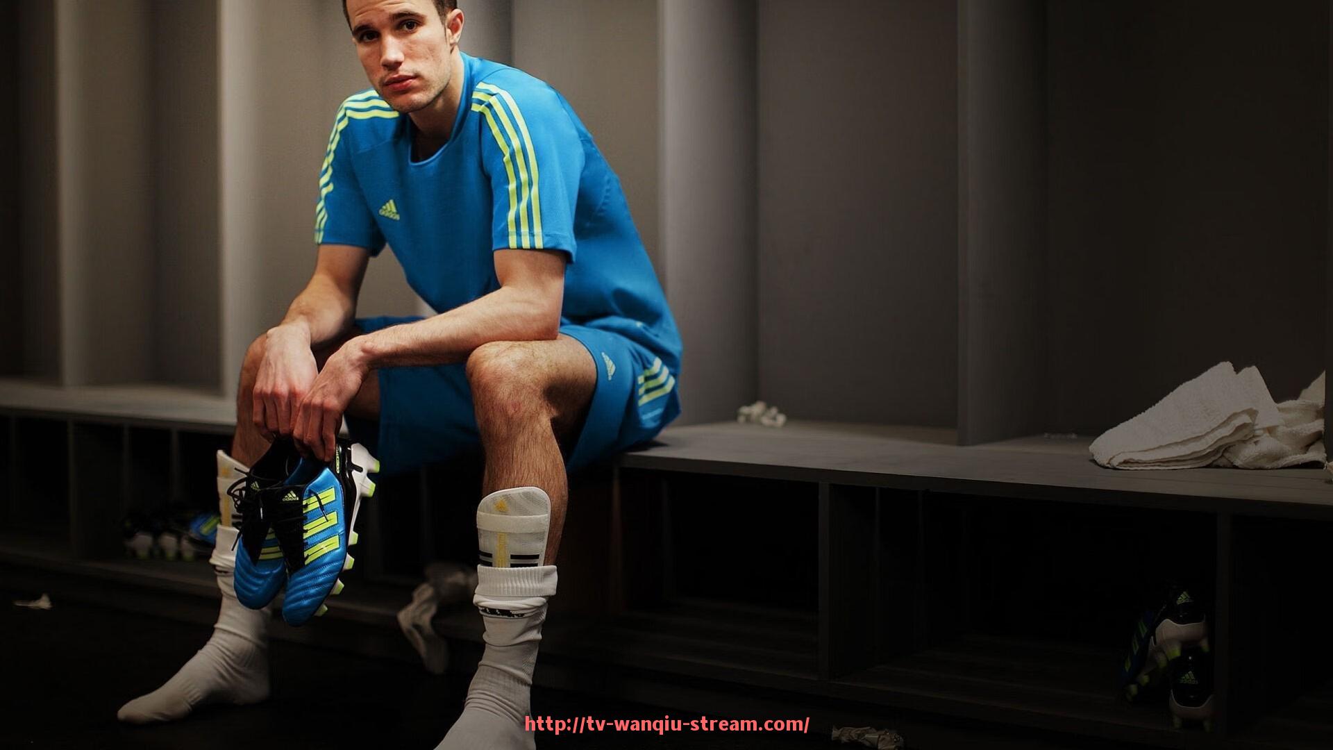 玩球直播-世俱杯防线解围失误直接导致失球的后卫球员典型案例